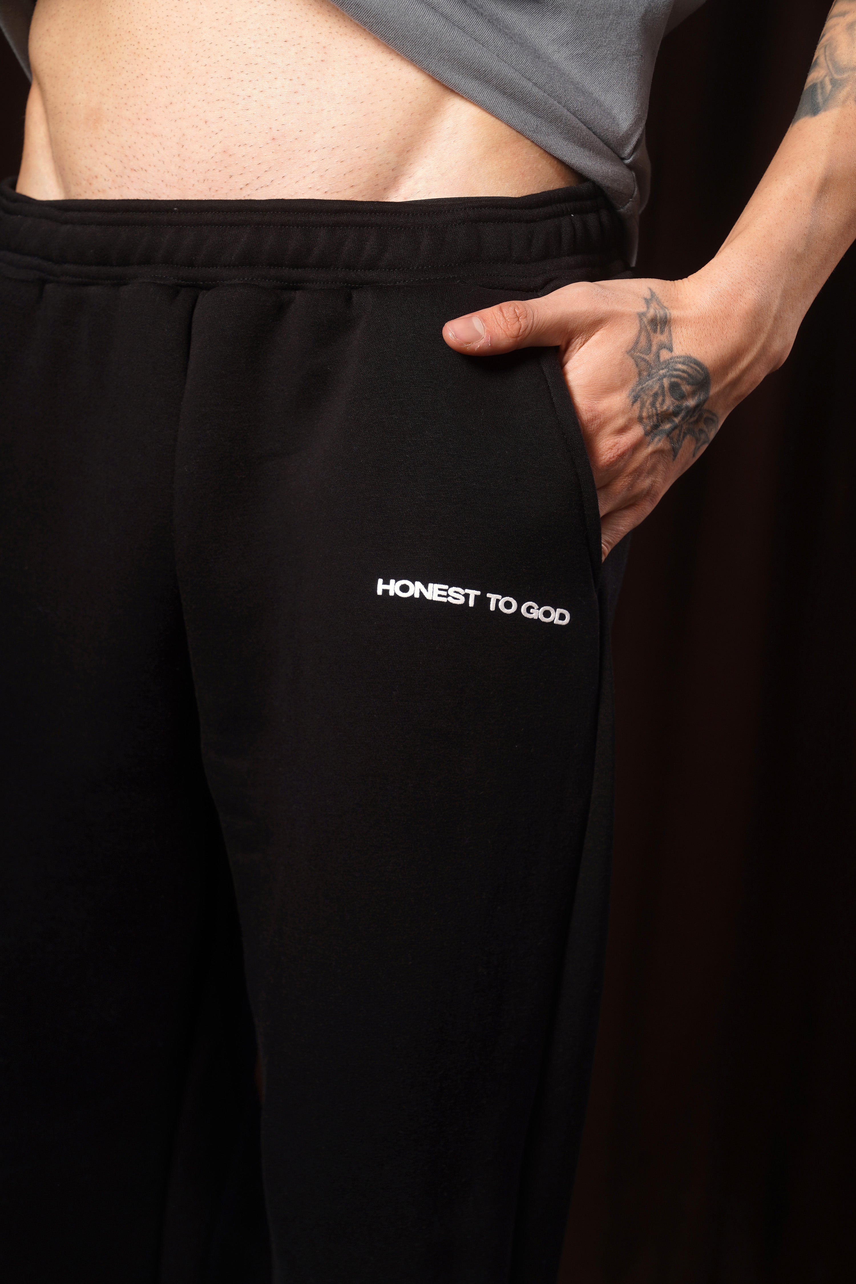 BLACK STRAIGHT LEG SWEATPANT